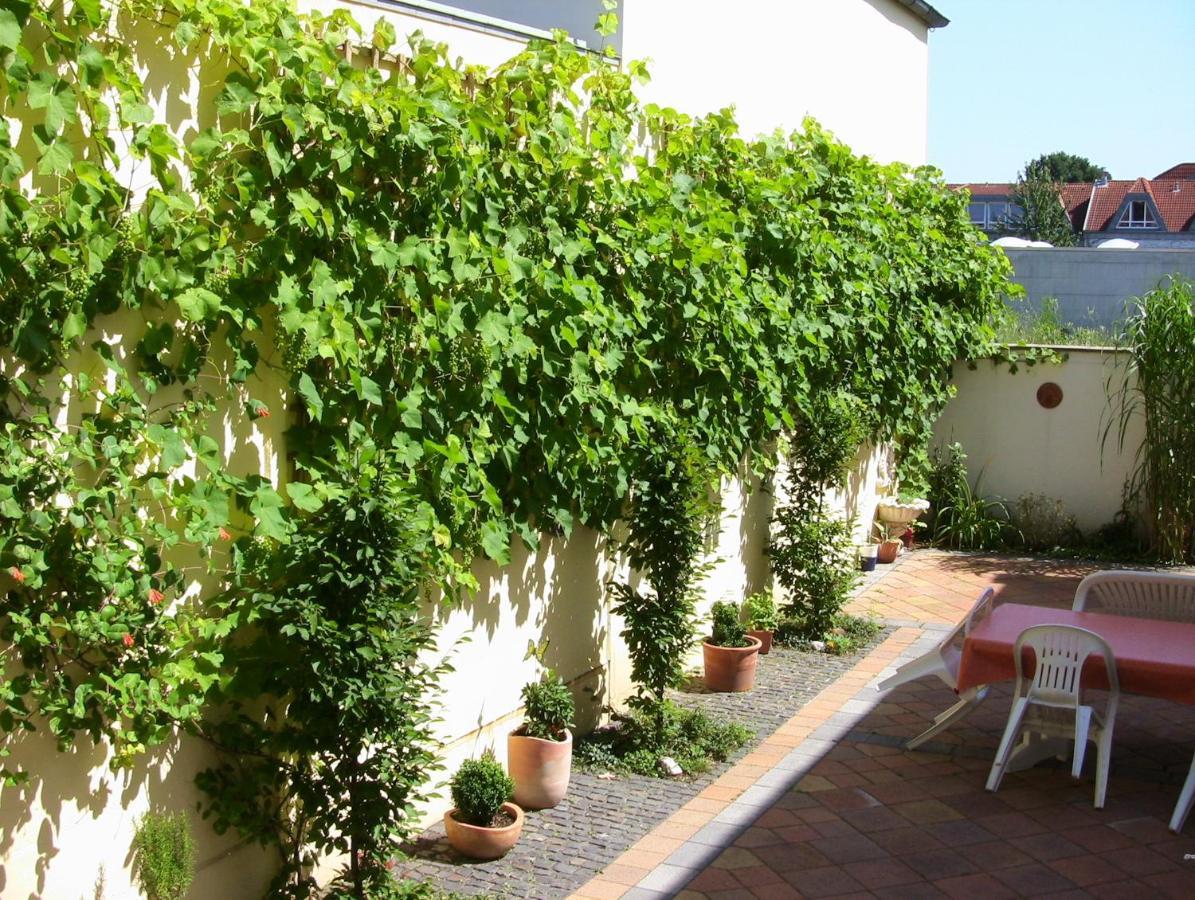 Schöne 2 Zimmer-wohnung, Nähe Messe, Balkon Apartment *